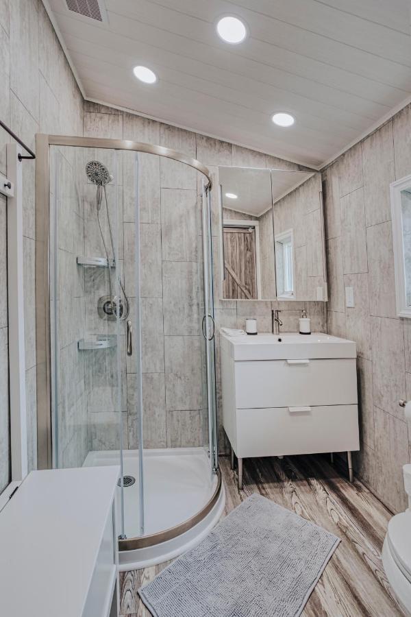 Modern & Cozy Stand-Alone Apartment - Perfect Stay Painted Post Kültér fotó