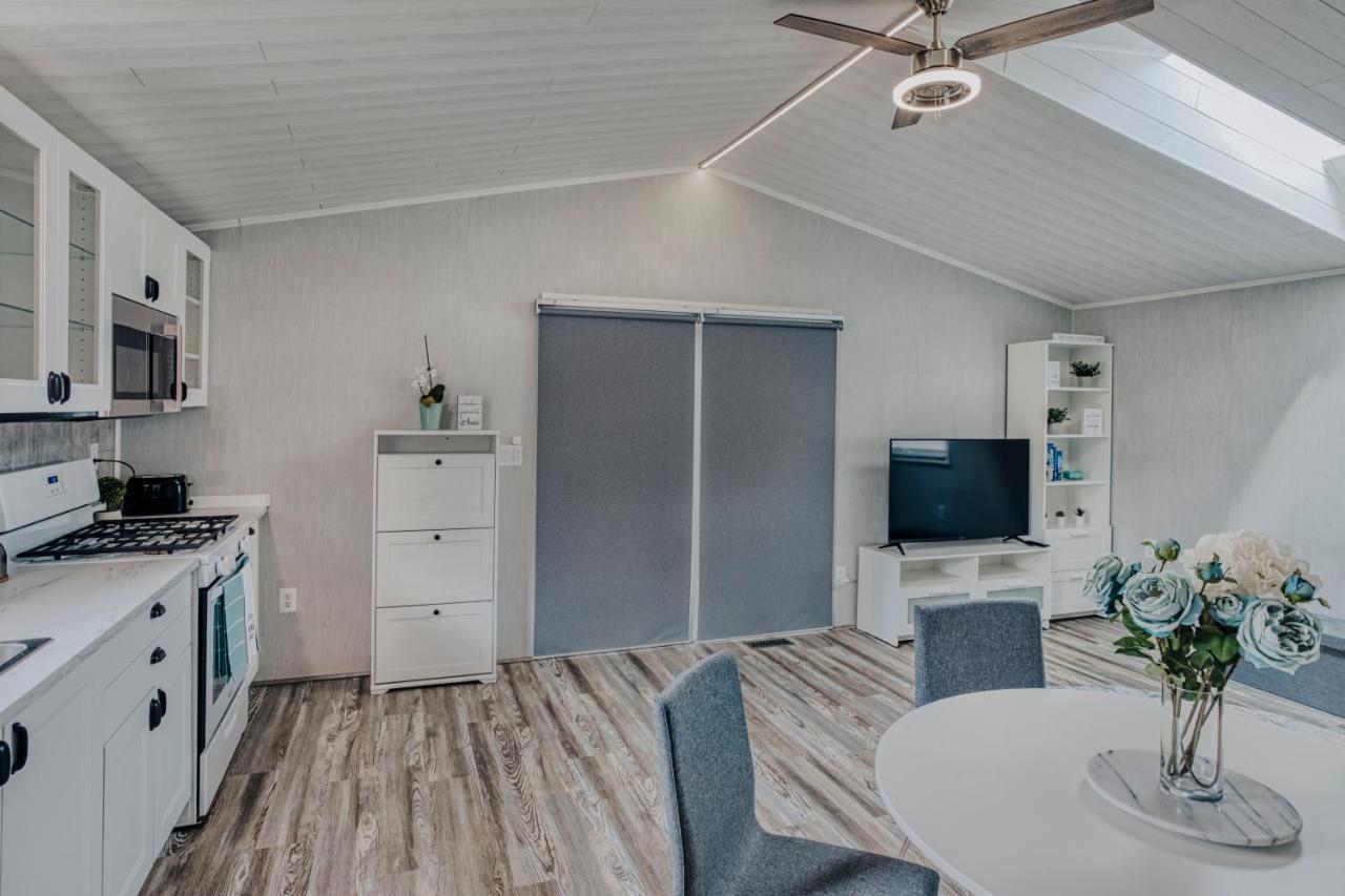 Modern & Cozy Stand-Alone Apartment - Perfect Stay Painted Post Kültér fotó