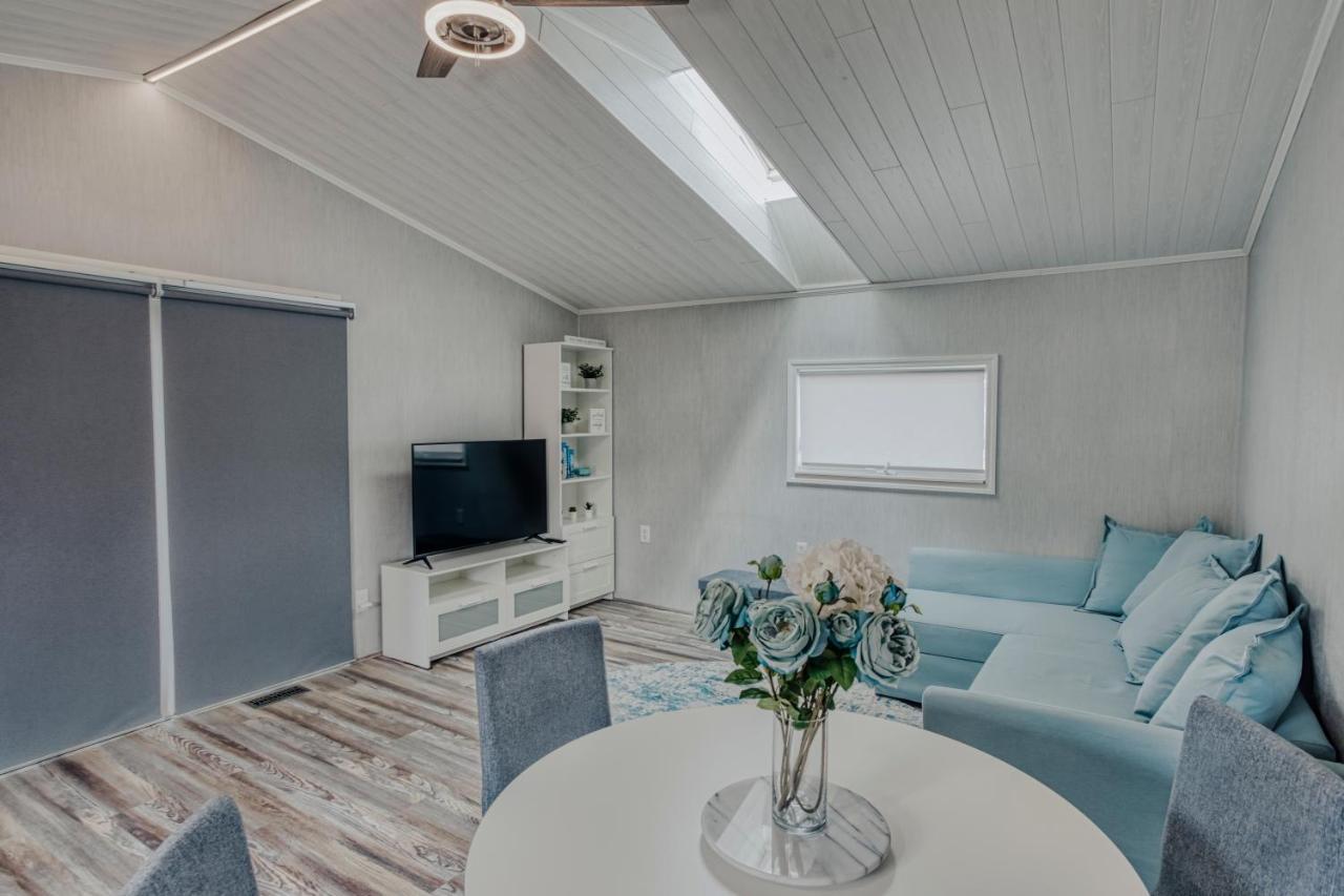 Modern & Cozy Stand-Alone Apartment - Perfect Stay Painted Post Kültér fotó