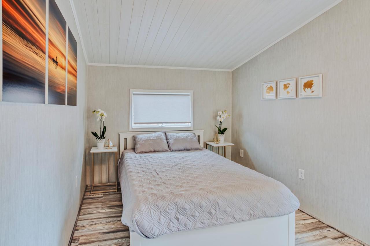Modern & Cozy Stand-Alone Apartment - Perfect Stay Painted Post Kültér fotó